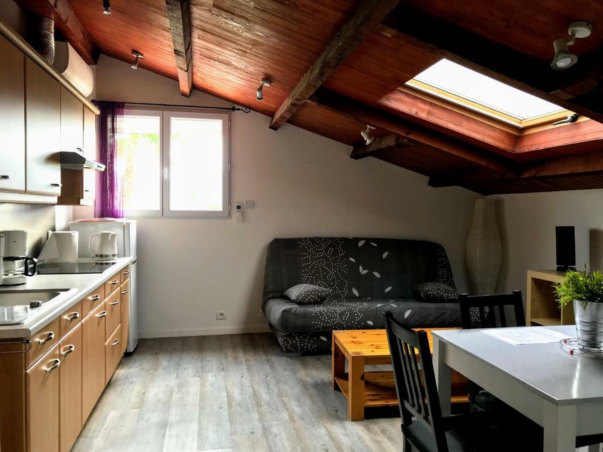 Gite De Larmonys Gigean ภายนอก รูปภาพ